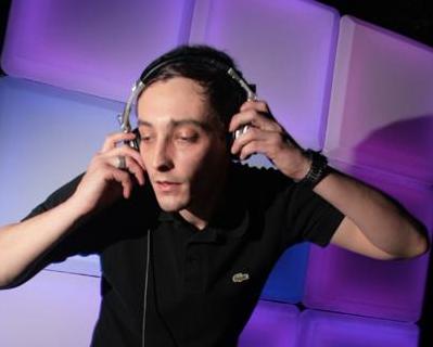 Tom Deluxx zahraje v Radosti FX